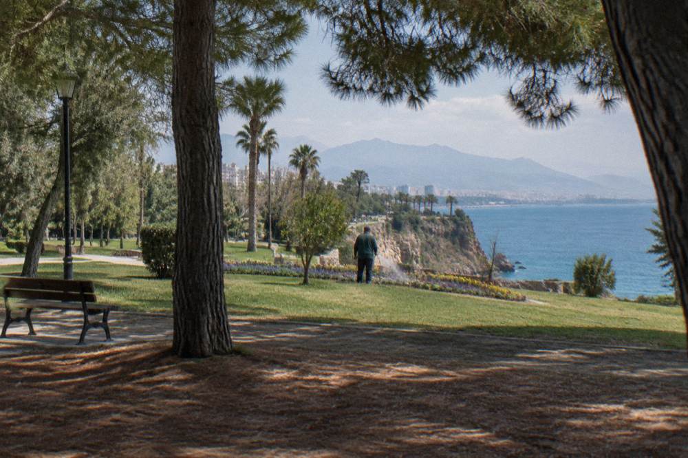 The cliff-top park path above the lower fall with the park's open green space