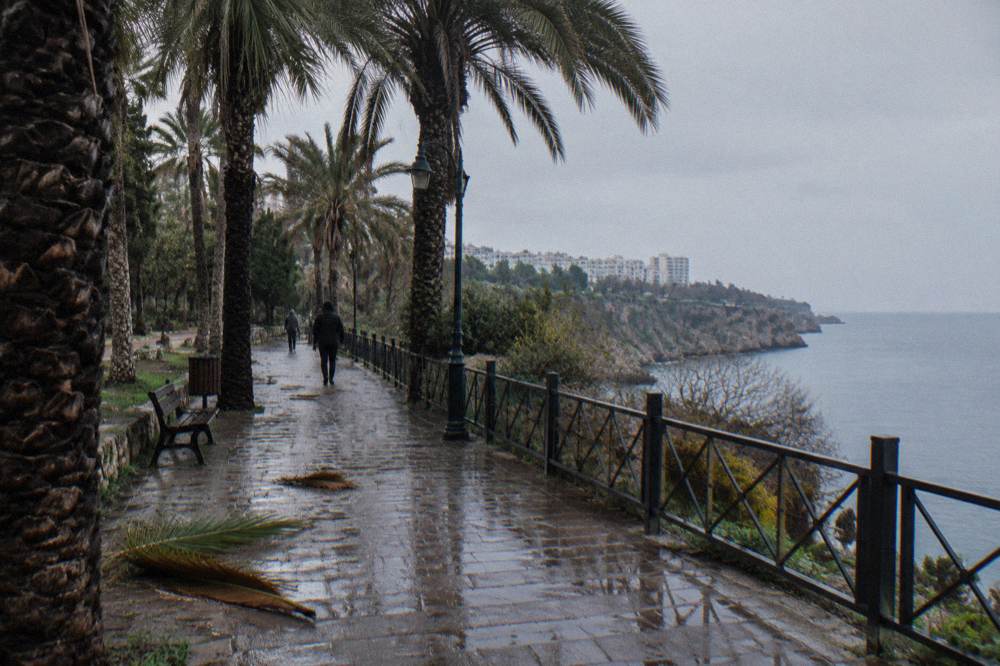 Karaalioglu park path above the Falez cliffs
